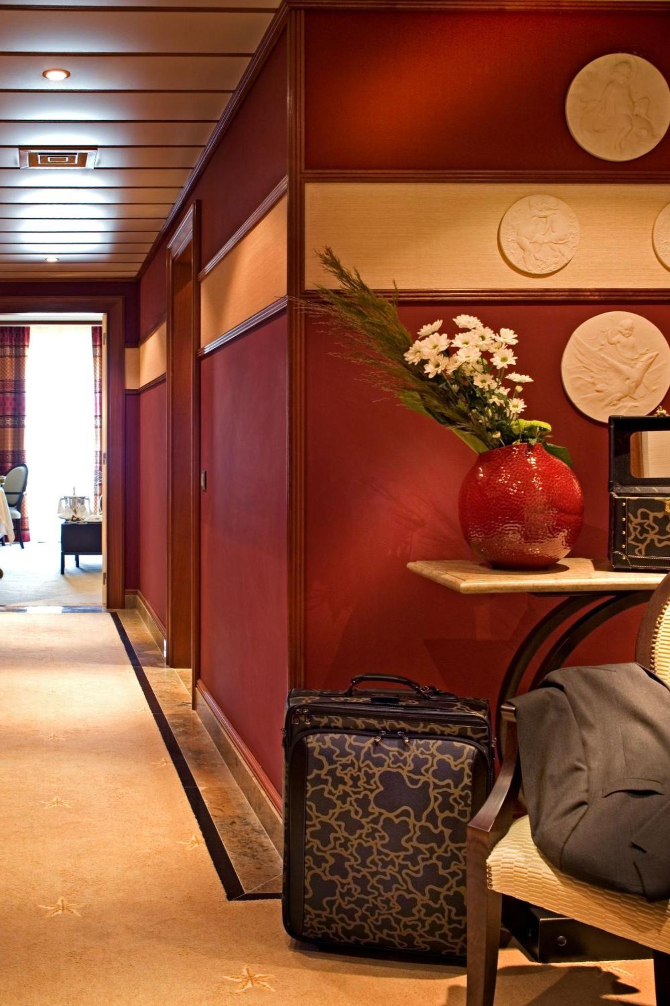 Suite,300494596:JPEG